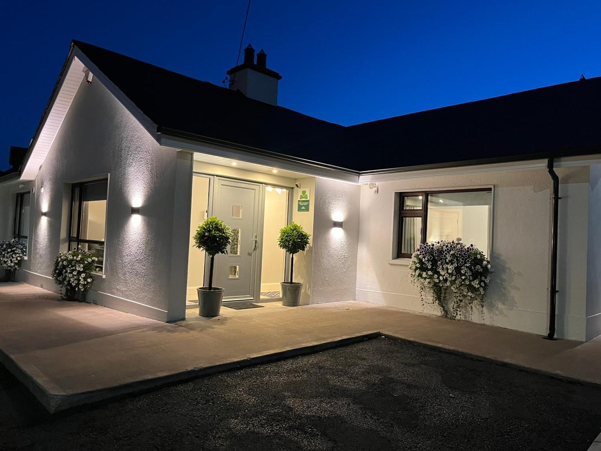The Hillcrest, Luxury Accommodation In Castleblayney Town Eksteriør bilde