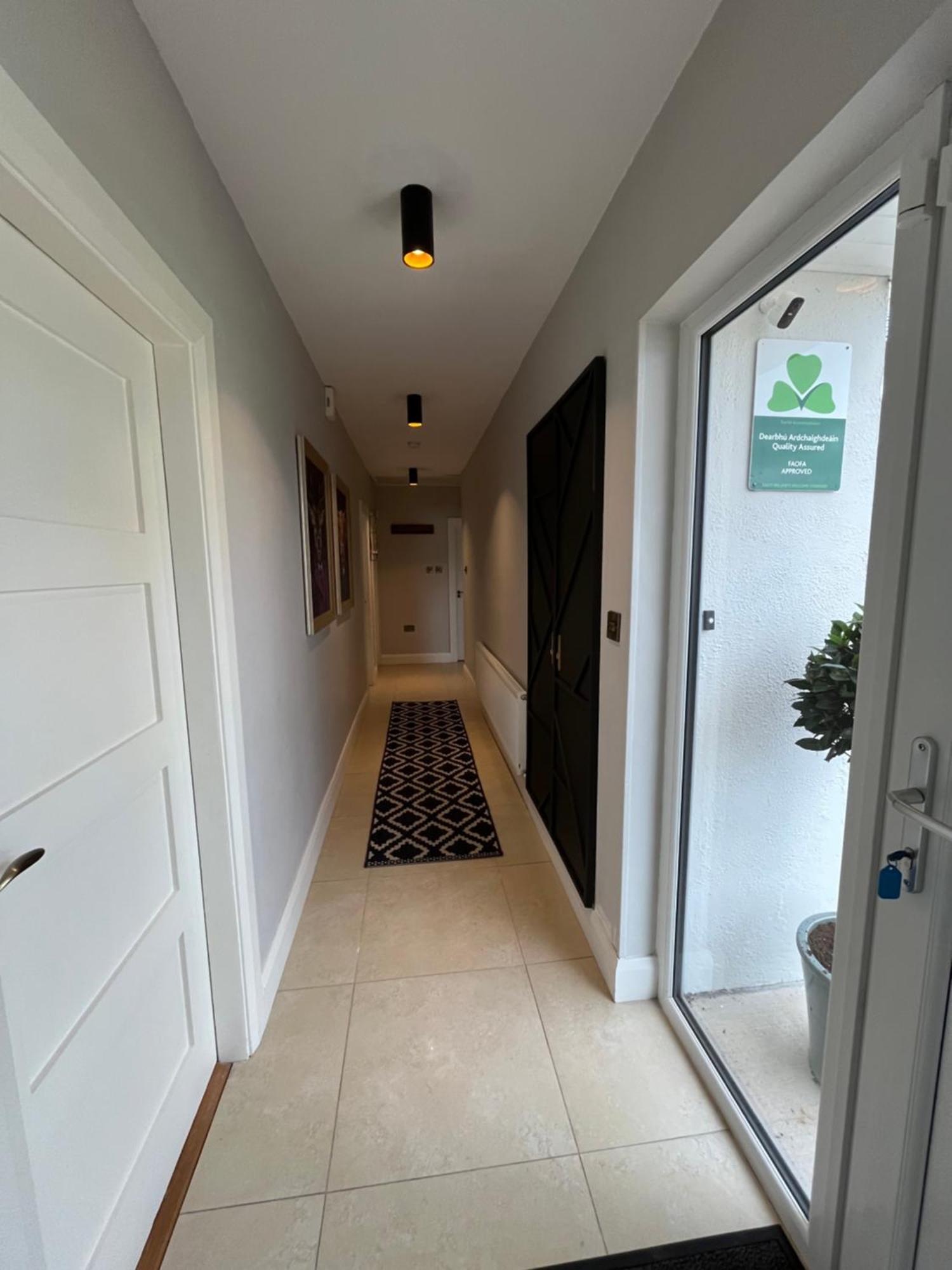 The Hillcrest, Luxury Accommodation In Castleblayney Town Eksteriør bilde